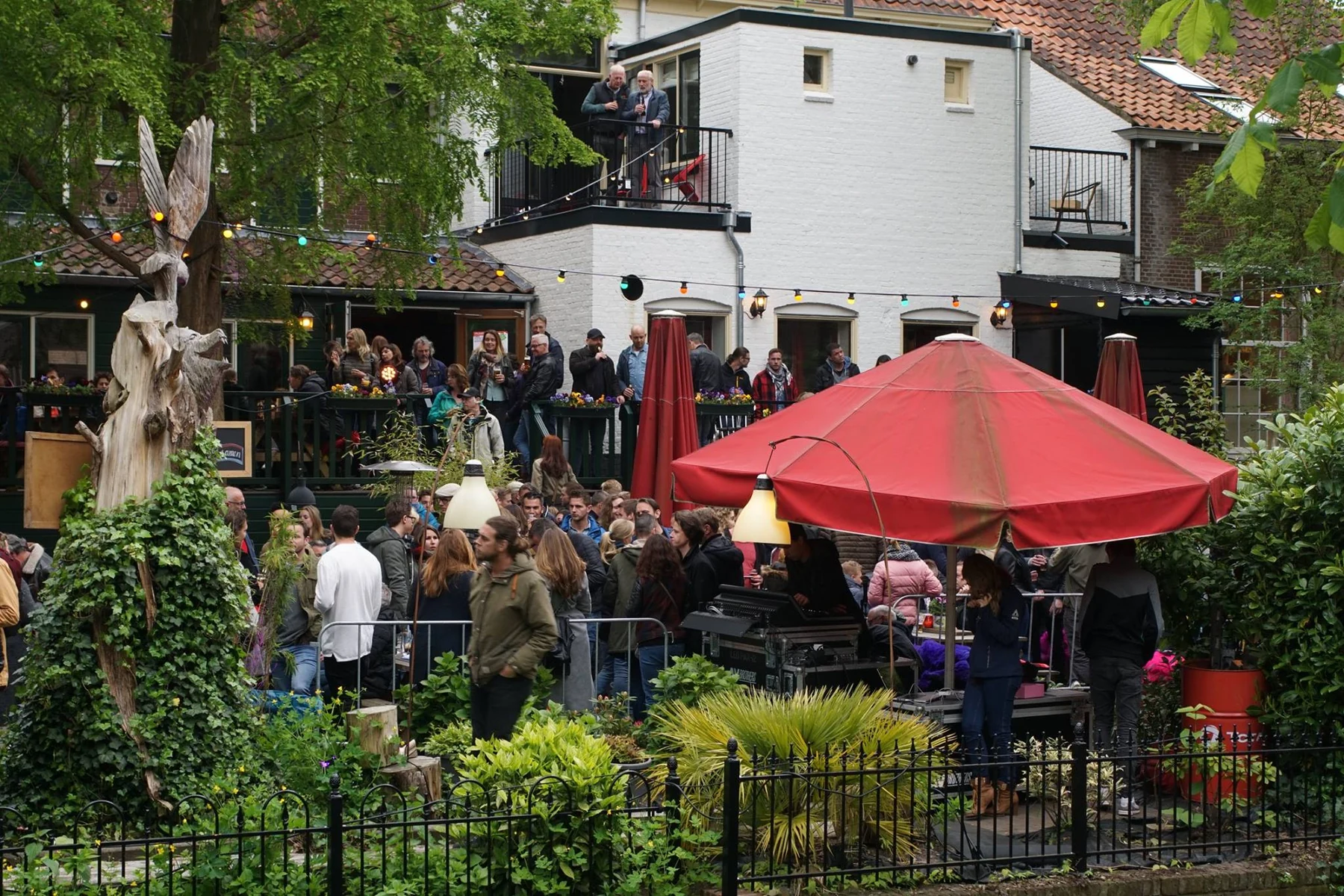 Terras en sfeer bij Boothill