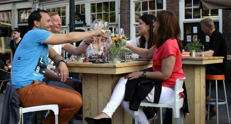 Interieur van wijnbar De Bijzaeck