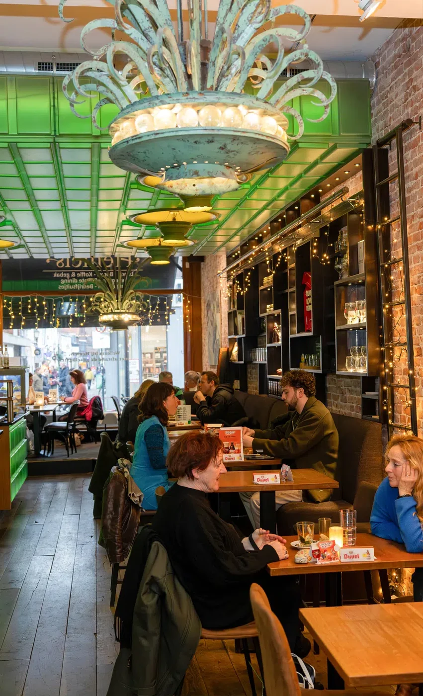 Sfeer bij Grandcafé Hemels