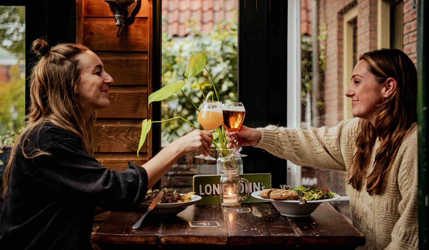 Long John’s Pub & Hotel