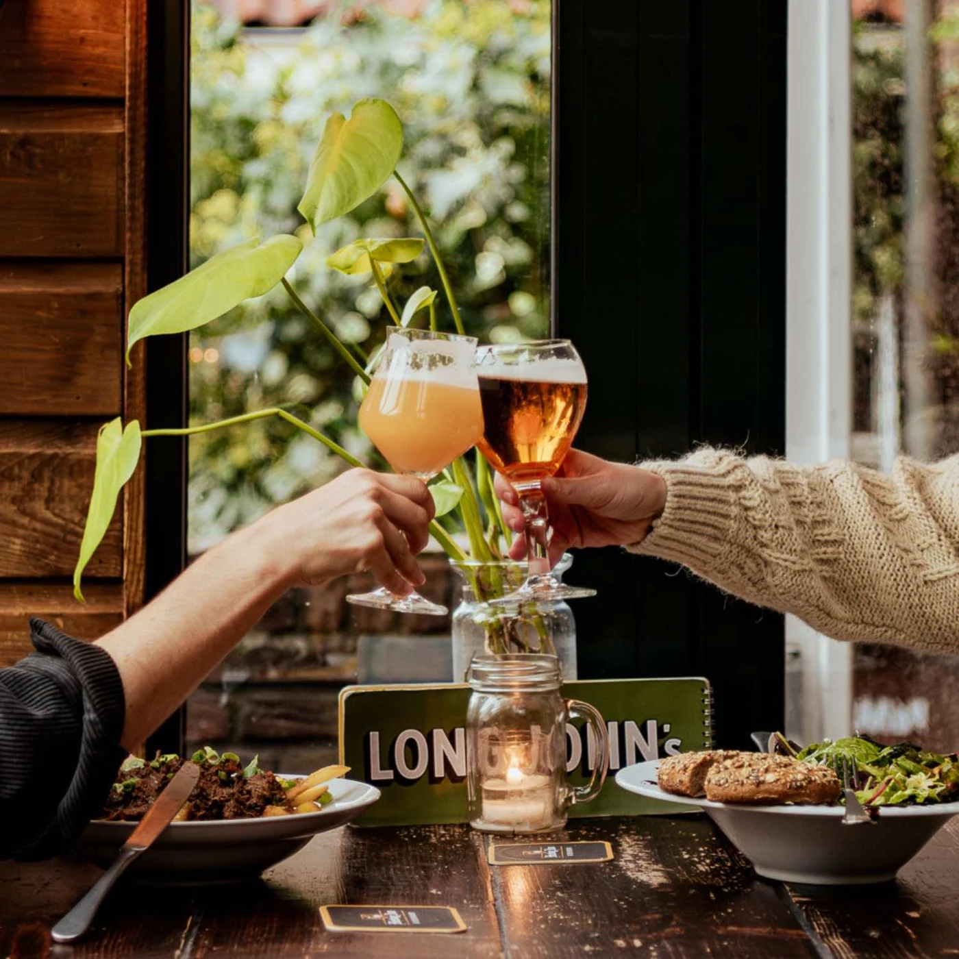 Interieur van Long John’s Pub