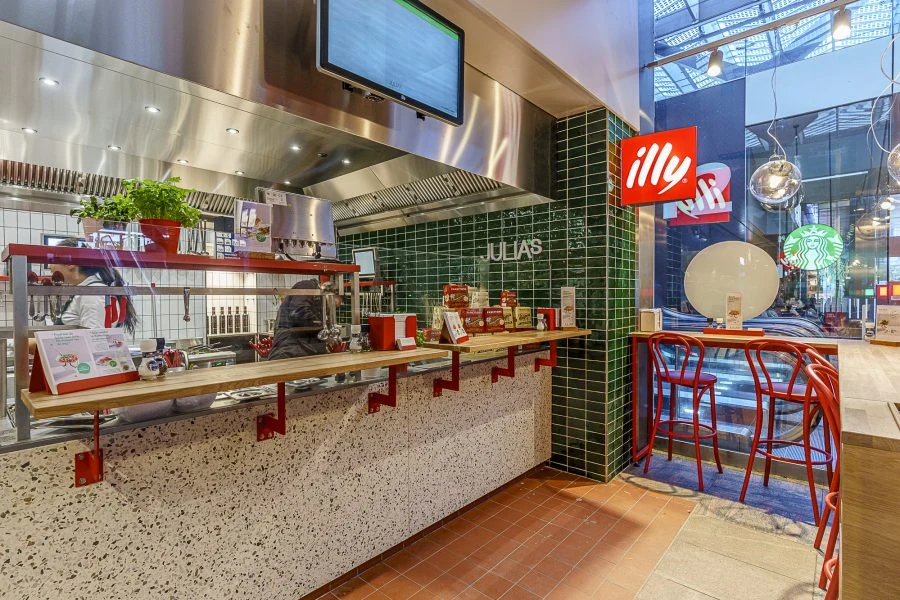 Julia's stationswinkel