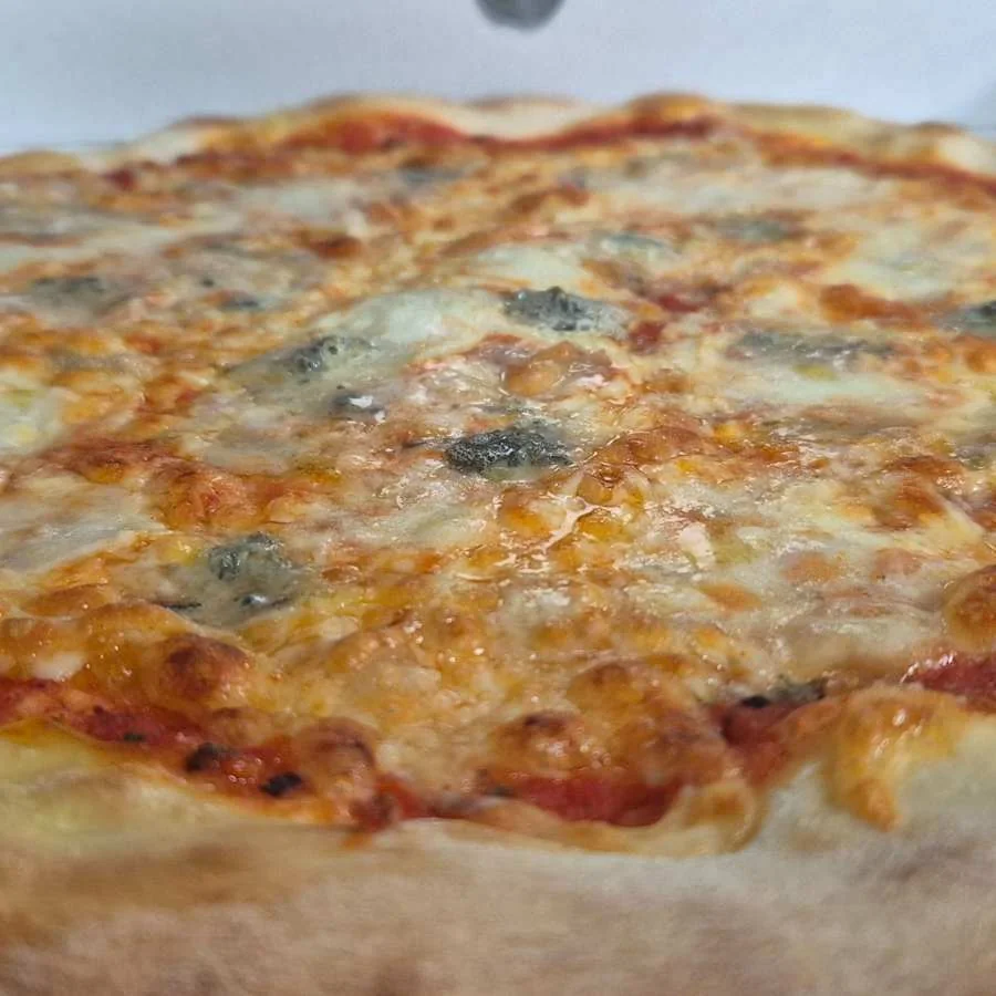Pizza quattro formaggi van Mamma Mia