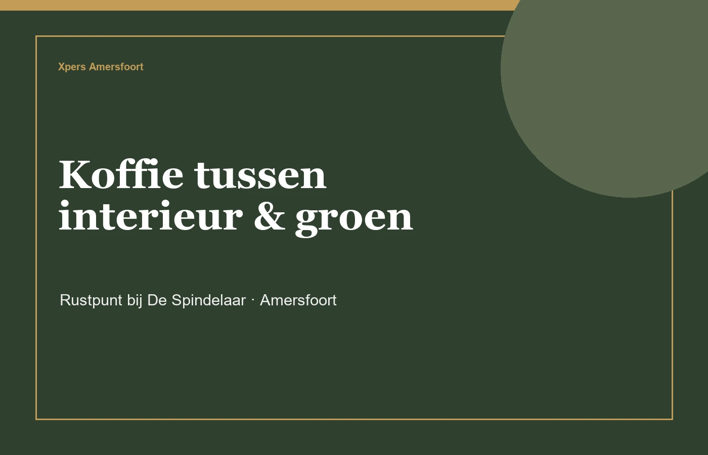 Koffie tussen interieur en groen