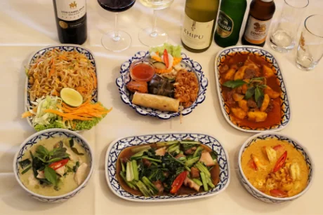 Thaise gerechten bij Wasana Dee