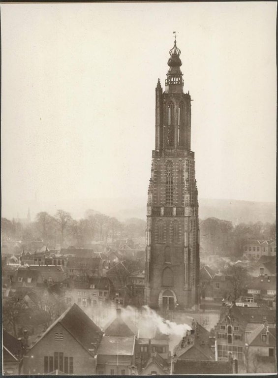 Historische foto van Lieve Vrouwekerkhof in Amersfoort
