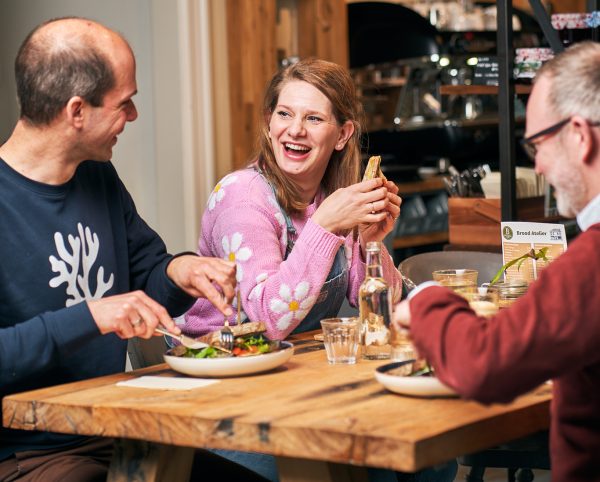 Gasten lunchen bij Amersfoorts D.I.E.P.