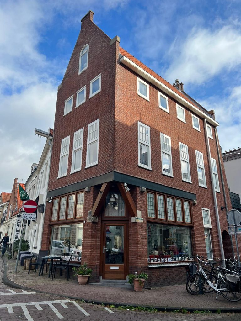 Haarstudio Nr. 1 aan de Bloemendalsestraat