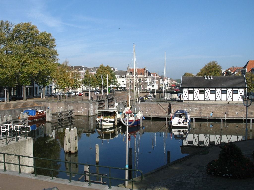 Zicht op de Lingehaven.