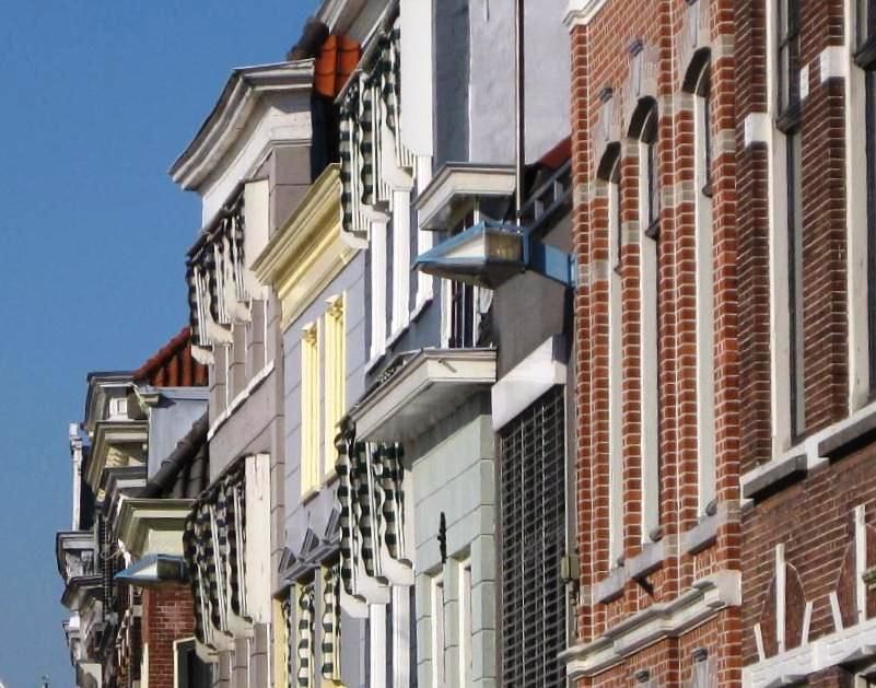 Karakteristieke gevels aan de Lingehaven.