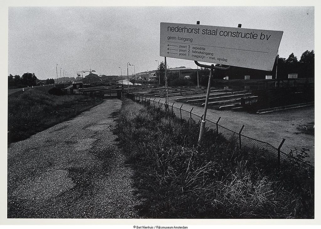 Gorinchem: Verlaten werf van het staalconstructiebedrijf Nederhorst-De Vries Robbé. 1977 (Geheugen van NL) Het Nederhorst concern in Gorkum bood werk aan zo'n 1500 mensen.