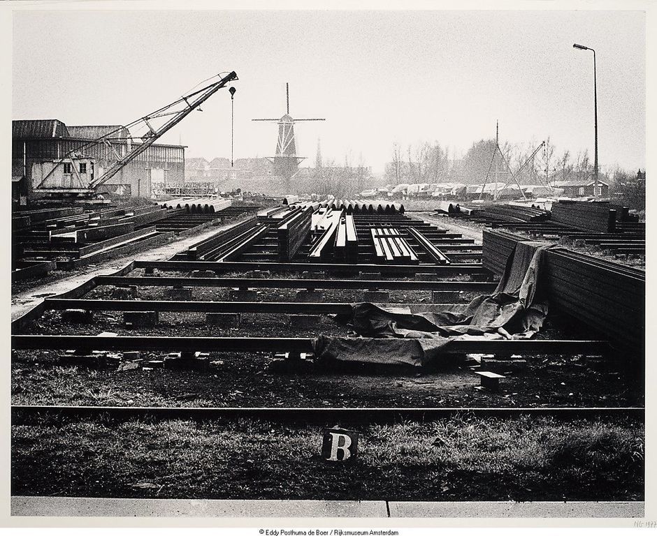 Gorinchem: Verlaten werf van het staalconstructiebedrijf Nederhorst-De Vries Robbé. 1977 (Geheugen van NL) Het Nederhorst concern in Gorkum bood werk aan zo'n 1500 mensen.