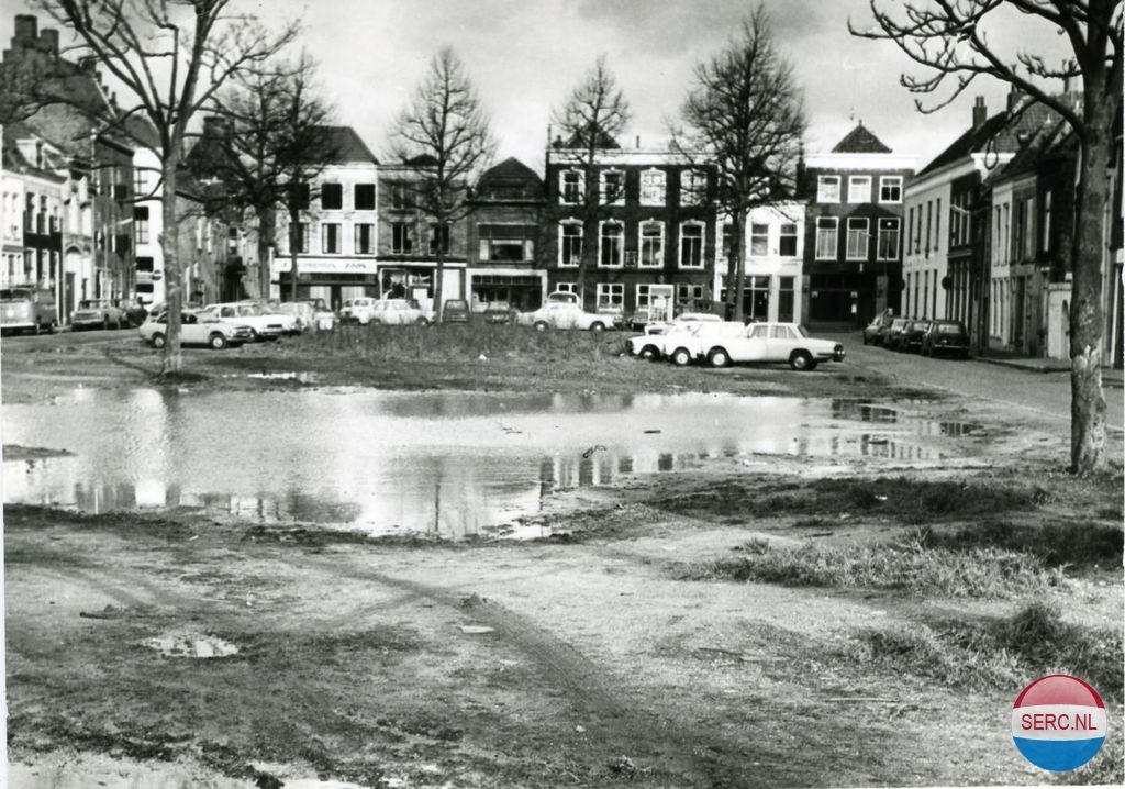 Gorinchem: De Burgstraat gezien vanaf de Kalkhaven in 1977