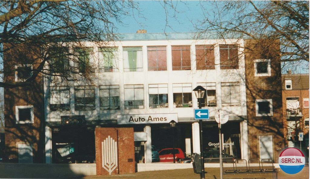 Gorinchem: Het Melkpad met de garage van Ames en het Joods monument 1999