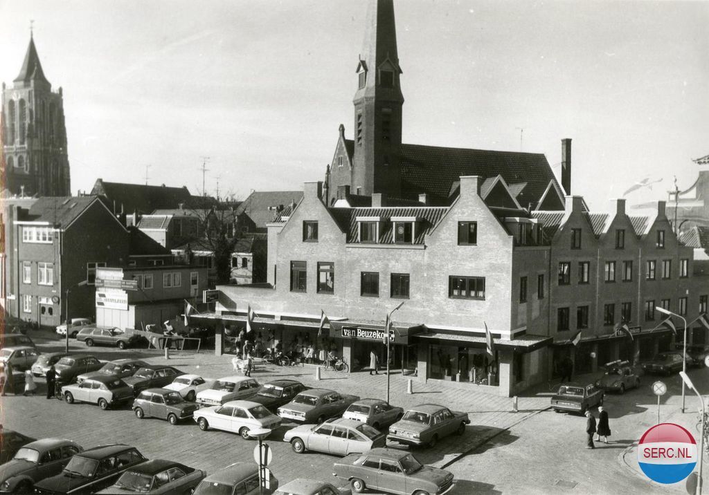 Gorinchem: Voor de huidige Passage (Botersteeg) was er dit parkeerterrein Blijenhoek in 1978