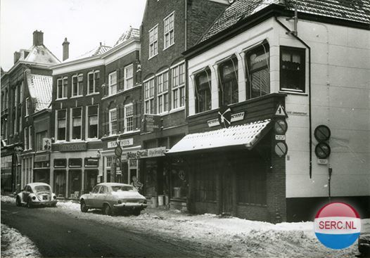 Gorinchem: De Westwagenstraat met rechts de Oude Lombardstraat in 1978