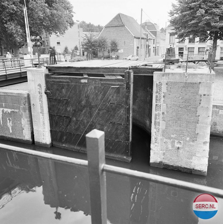 Gorinchem: De De Korenbrugsluis Korenbrugsluis in 1978