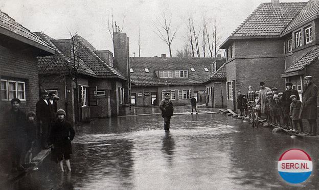 Gorinchem: De Havenstraat (met achterin de Merwedestraat) tijdens hoog water in 1926