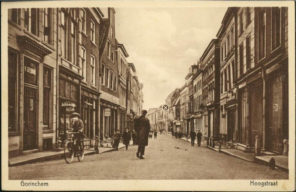De Hoogstraat in Gorinchem omstreeks 1928