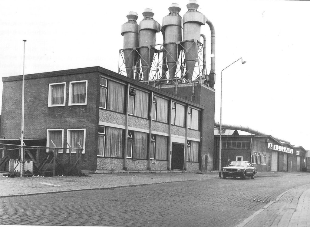 Het bedrijf van JeWe aan de Schelluinsestraat in Gorinchem omstreeks 1976