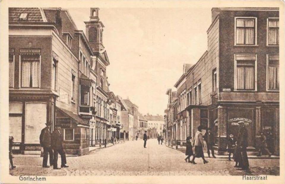 De Haarstraat in Gorinchem in de jaren 30