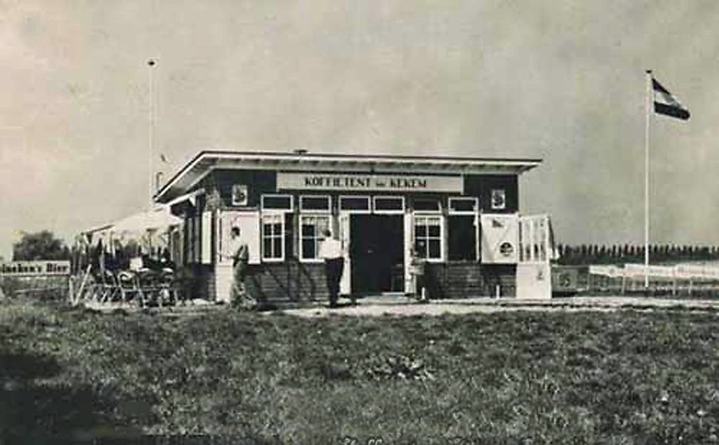 Van Kekem bij de Rotonde eind jaren 50 toen het nog een chauffeurscafé was, later kwam het restaurant en de Bistro.