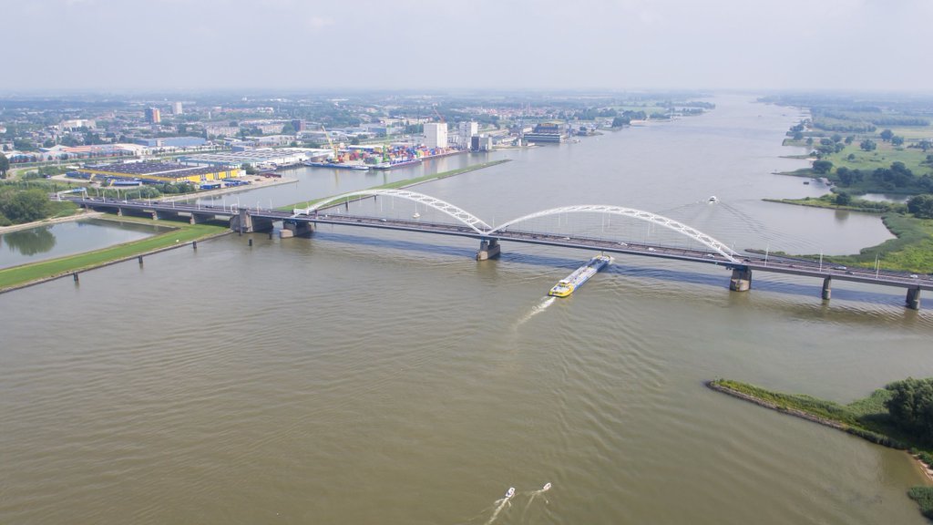 15 maart 2016: de Merwedebrug bij Gorinchem viert 55e verjaardag