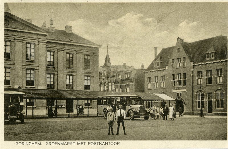 Gorinchem. De Groenmarkt als busstation omstreeks 1929