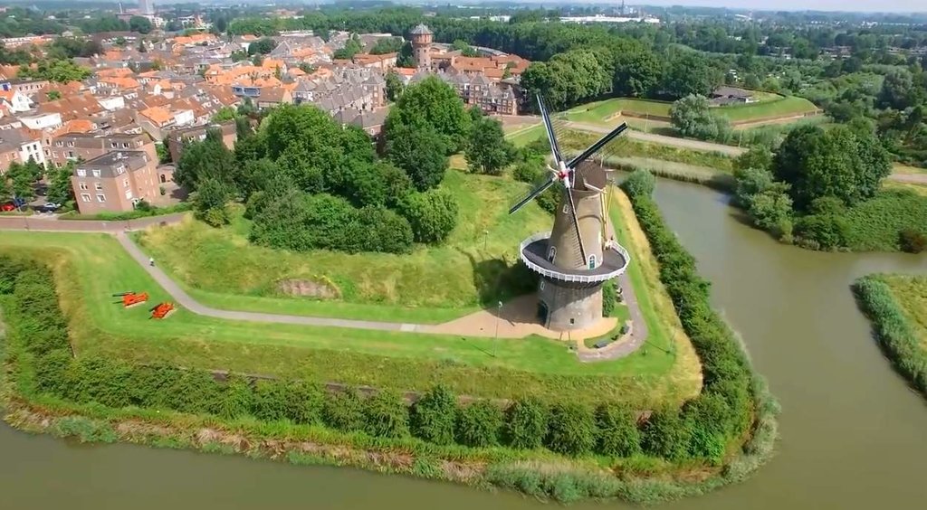 Gorinchem gezien vanuit de lucht in 2016