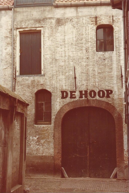 Pakhuis 'De Hoop' voor de restauratie