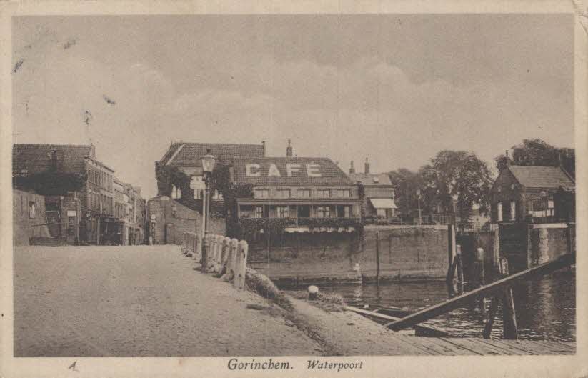 Buiten de Waterpoort jaren 30 - Klik op de foto om ook de rest van de oude foto's te bekijken.