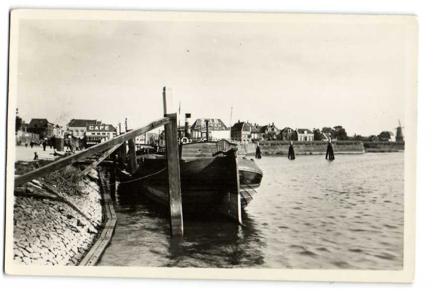 Buiten de Waterpoort 1956 - Klik op de foto om ook de rest van de oude foto's te bekijken.