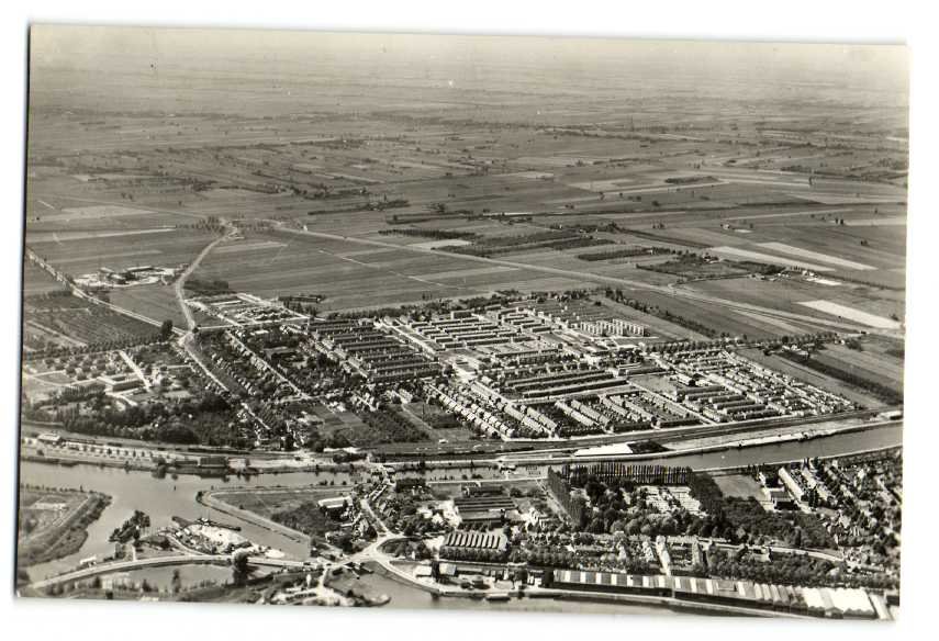 Luchtfoto Gorinchem - Haarwijk 1957 - Klik op de foto om ook de rest van de oude foto's te bekijken.