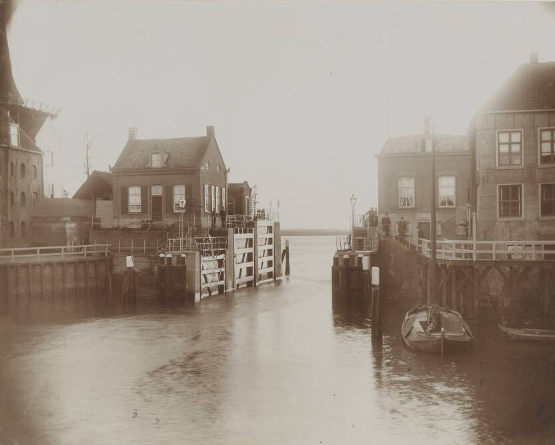 De oude Merwedesluis in 1888