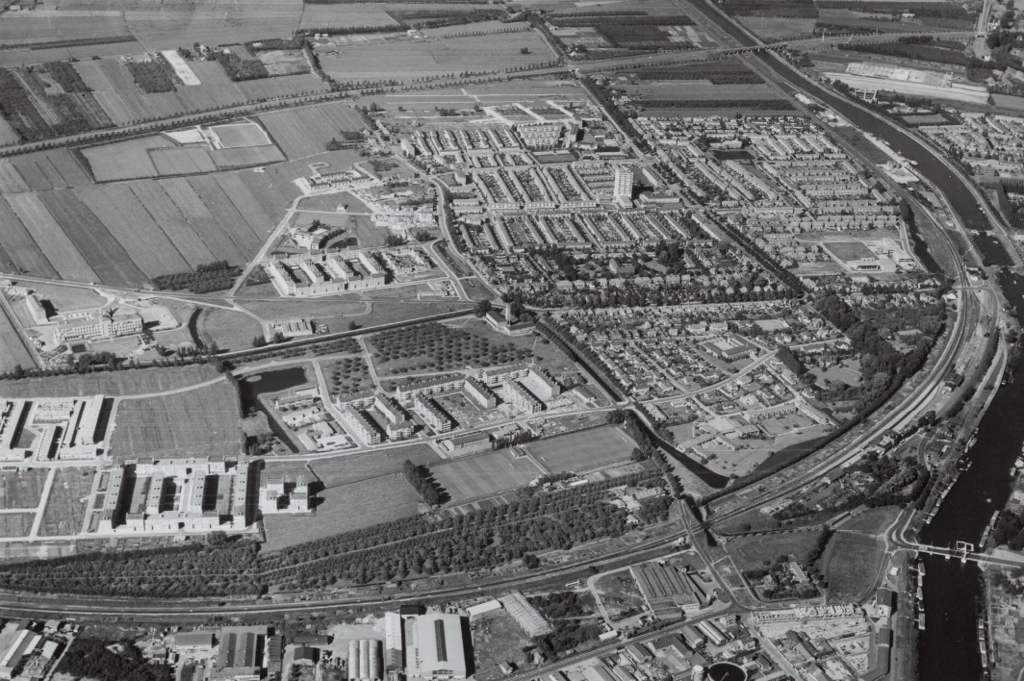 Luchtfoto Gorinchem eind jaren 60