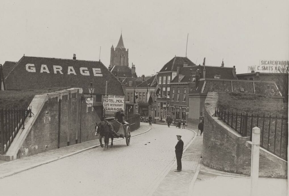 Buiten de Waterpoort omstreeks 1937