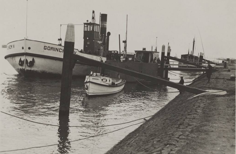 Buiten de Waterpoort bij de veerpont omstreeks 1961