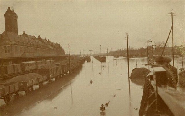 Maastricht: Station Maastricht 1926 met last van hoog water