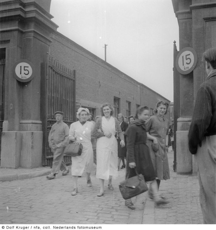 Maastricht: Aardewerkfabriek Sphinx in 1950(Geheugen van NL)