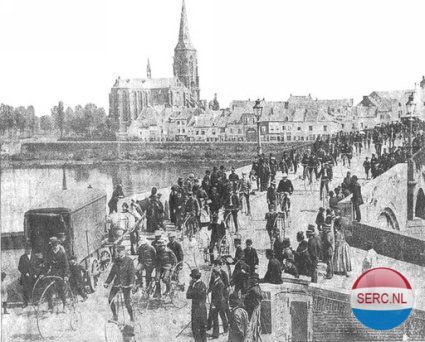 Maastricht: De Sint Servaasbrug omstreeks 1895