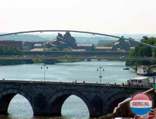 Maastricht: De St. Servaasbrug en voetgangersbrug in 2007