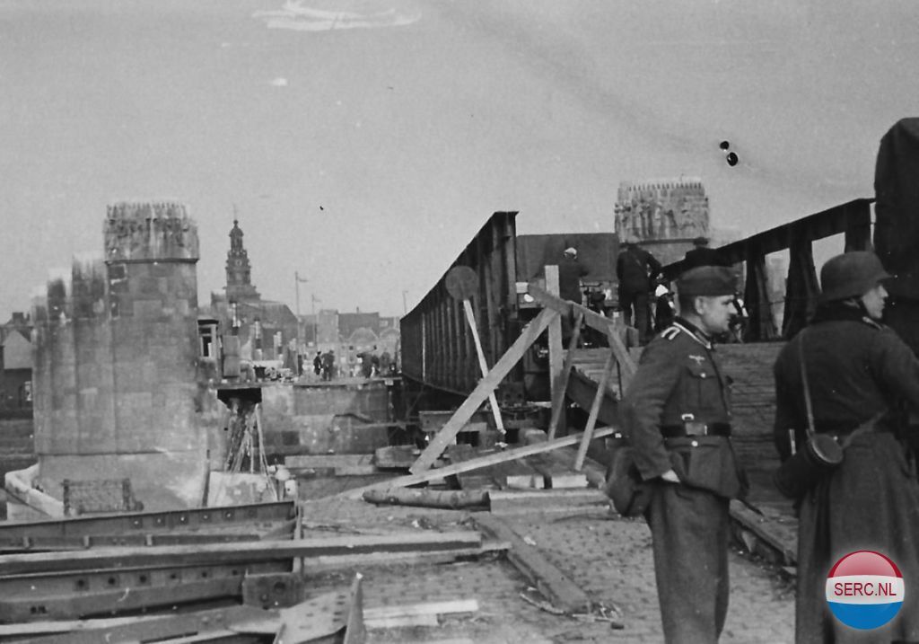 Maastricht: De bruggen in Maastricht hebben het tijdens de oorlog zwaar te verduren gehad. Twee keer zijn ze opgeblazen. Aan het begin van de oorlog door de Nederlanders en aan het einde van de oorlog door de Duitsers.