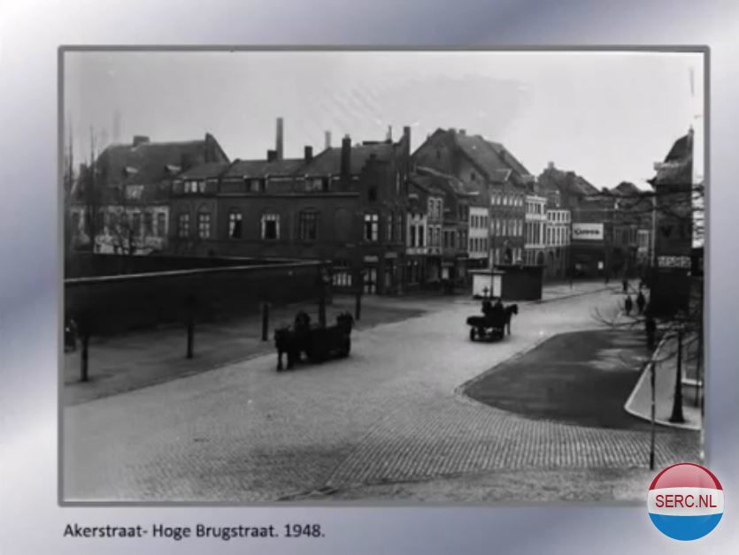 Maastricht: De Akerstraat bij de hoek met de Hoge Brugstraat in 1948