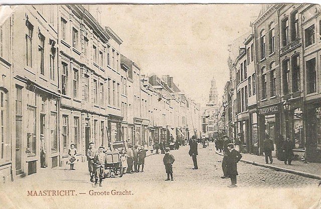 De Grote Gracht in Maastricht omstreeks 1930
