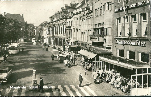 Het Vrijthof in Maastricht omstreeks 1958