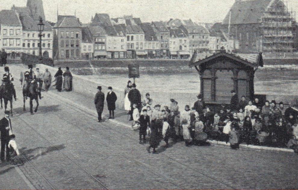 De Sint Servaasbrug in Maastricht omstreeks 1900