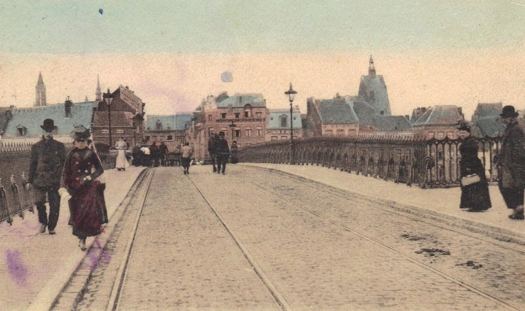 De Sint Servaasbrug in Maastricht omstreeks 1900