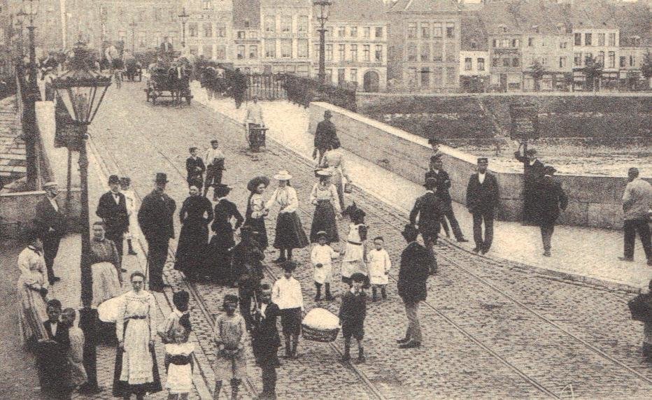 De Sint Servaasbrug in Maastricht omstreeks 1900