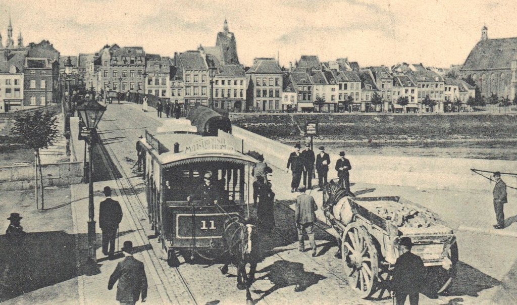 De Sint Servaasbrug in Maastricht omstreeks 1900