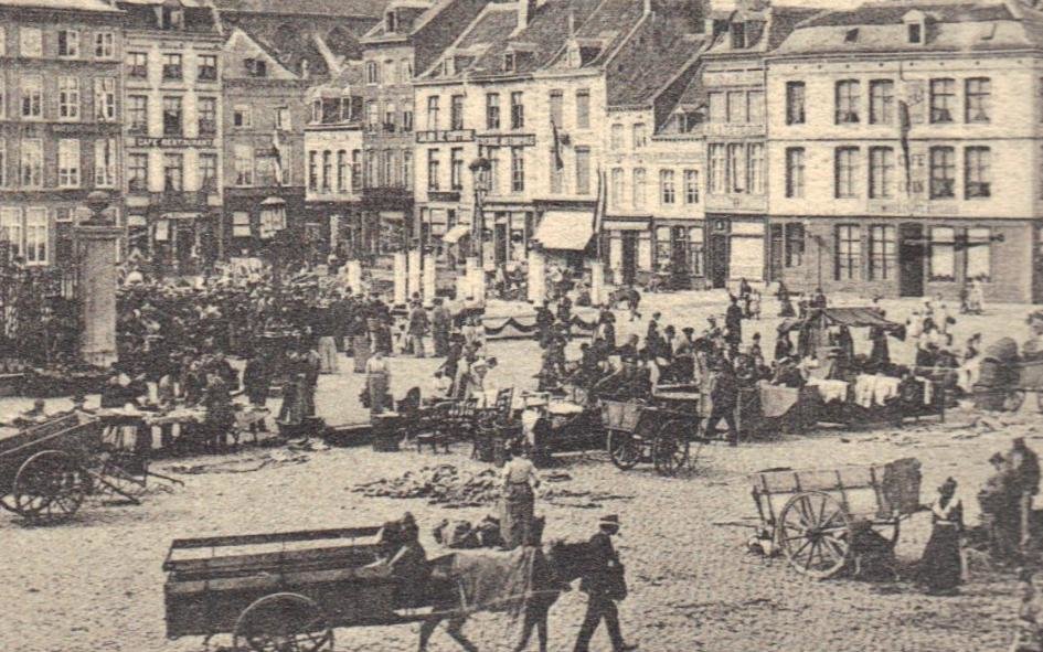 De Markt in Maastricht omstreeks 1921